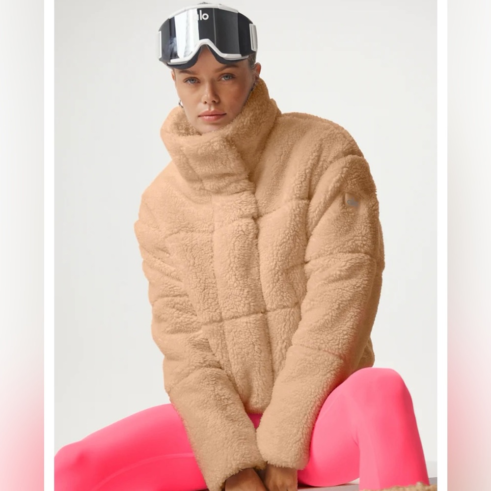 FIRM PRICE! EUC ALO YOGA SHERPA SNOW ANGEL PUFFER
